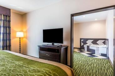 هتل Comfort Inn & Suites Moore  Oklahoma City