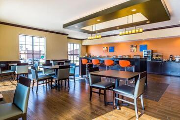 هتل Comfort Inn & Suites Moore  Oklahoma City
