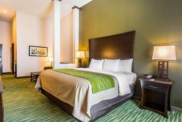 هتل Comfort Inn & Suites Moore  Oklahoma City