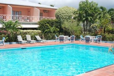 هتل Rovanel S Resort And Conference Centre