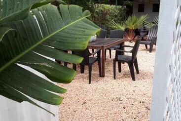 Palm Trees Apartments