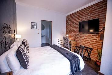 پانسیون 84 On Fourth Guest House