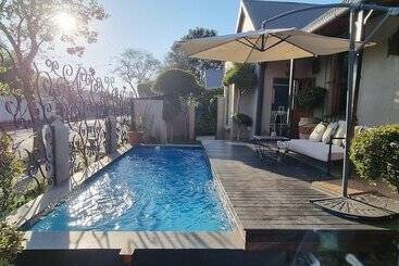 پانسیون 84 On Fourth Guest House