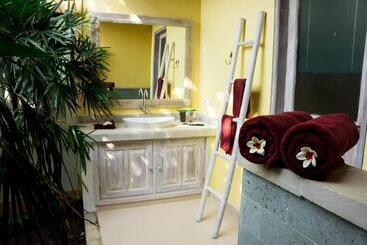 پانسیون Kuda Laut Bungalows & Diving