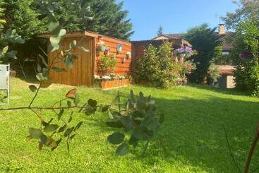 پانسیون Le Petit Prince à Sarlat   Parking Privé   Piscine Chauffée   Espace Bien être Jacuzzi Et Massages