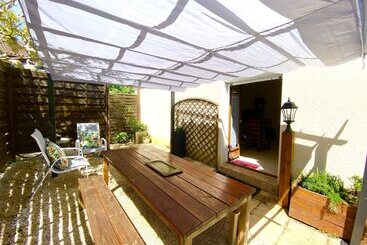 پانسیون Le Petit Prince à Sarlat   Parking Privé   Piscine Chauffée   Espace Bien être Jacuzzi Et Massages
