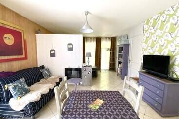 پانسیون Le Petit Prince à Sarlat   Parking Privé   Piscine Chauffée   Espace Bien être Jacuzzi Et Massages