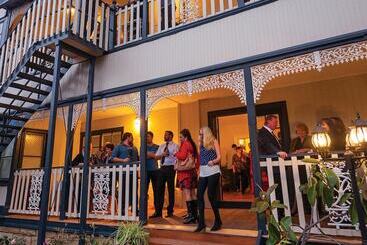 پانسیون Montacute Boutique Bunkhouse