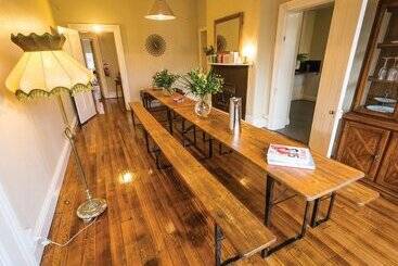 پانسیون Montacute Boutique Bunkhouse