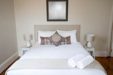 پانسیون Montacute Boutique Bunkhouse