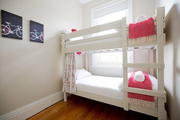 پانسیون Montacute Boutique Bunkhouse