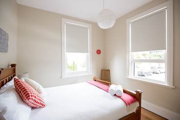 پانسیون Montacute Boutique Bunkhouse