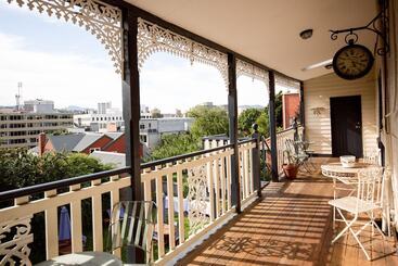 پانسیون Montacute Boutique Bunkhouse