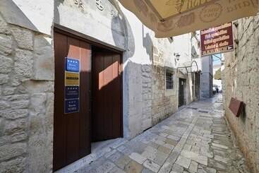 پانسیون Palace Central Square