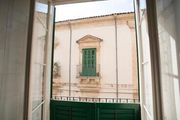 پانسیون Palazzo Conti Camere & Suites