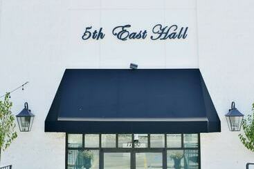 5th East Hall Bed And Breakfast