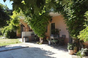 تختخواب و صبحانه Chambres D Hôtes La Chrysalide