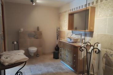 تختخواب و صبحانه Chambres D Hôtes La Chrysalide