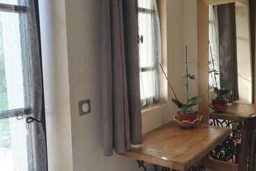 تختخواب و صبحانه Chambres D Hôtes La Chrysalide