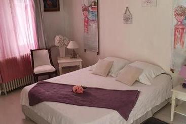 تختخواب و صبحانه L Oustalounet Chambres D Hotes