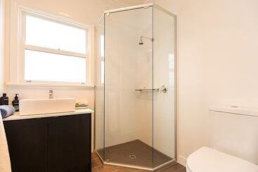 تختخواب و صبحانه Port Boutique Accommodation