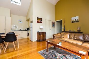 تختخواب و صبحانه Port Boutique Accommodation