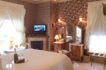 تختخواب و صبحانه Port City Victorian Inn