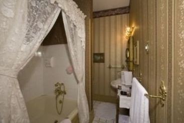 تختخواب و صبحانه Port City Victorian Inn