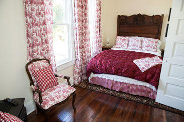 تختخواب و صبحانه The Guest House At Gulfport Landing