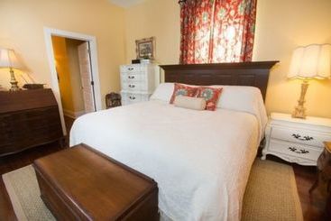 تختخواب و صبحانه The Guest House At Gulfport Landing
