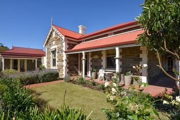 مبيت وإفطار Trafalgar Premium Vintage Suites