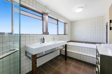 Burleigh Esplanade Apartments