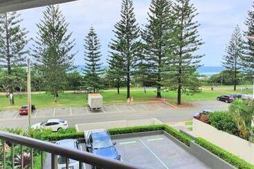 Burleigh Esplanade Apartments