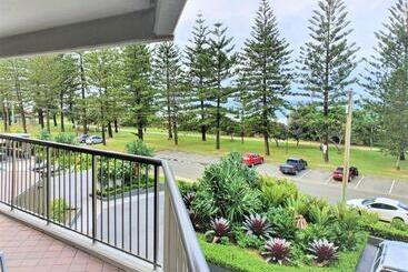Burleigh Esplanade Apartments