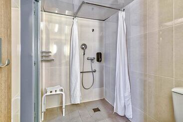 B&b Hotel Clermont Ferrand Le Brézet Aéroport