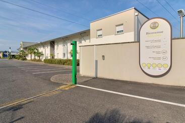 B&b Hotel Pau Lescar