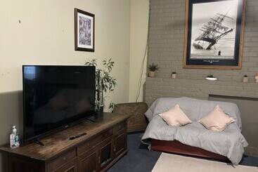 هتل Broken Hill Tourist Lodge