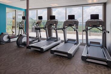 هتل Fairfield Inn & Suites By Marriott Huntington
