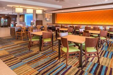 هتل Fairfield Inn & Suites By Marriott Huntington