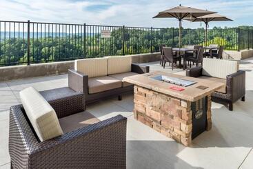 هتل Fairfield Inn & Suites By Marriott Huntington