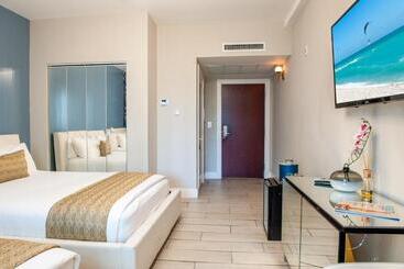 Oceanside Hotel And Suites