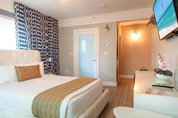 Oceanside Hotel And Suites