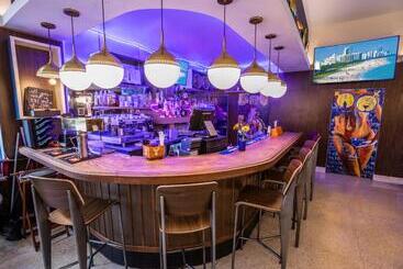 Oceanside Hotel And Suites