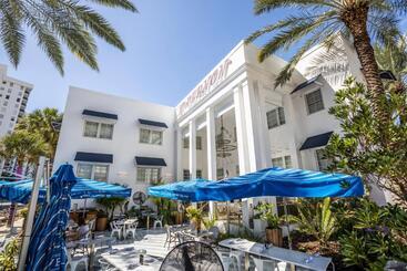 Oceanside Hotel And Suites