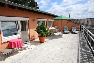 ホテル Pension Weinberg Mit Landhaus Nizza