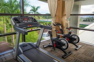 هتل The Bayleaf Cavite