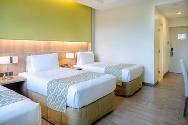 هتل The Bayleaf Cavite