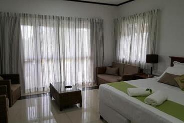پانسیون Bambous River Lodge