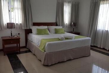 پانسیون Bambous River Lodge