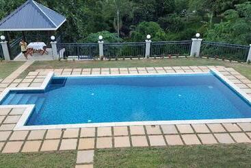 پانسیون Bambous River Lodge
